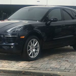 Meet your Posher, Katina